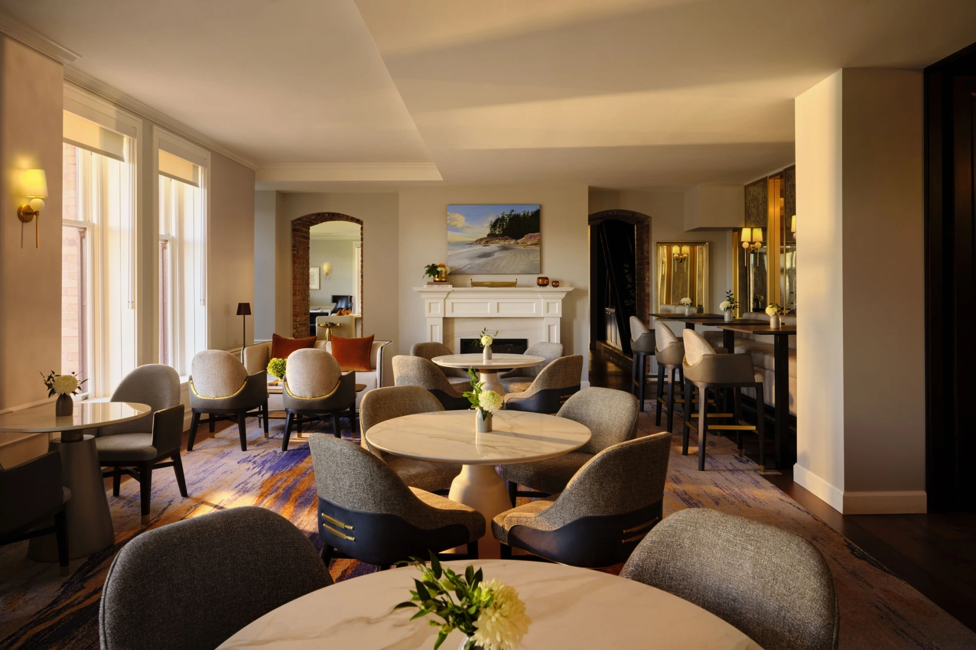 GoldLounge_Middle side2_EMP_FR_ 2200x1466 featured image for card